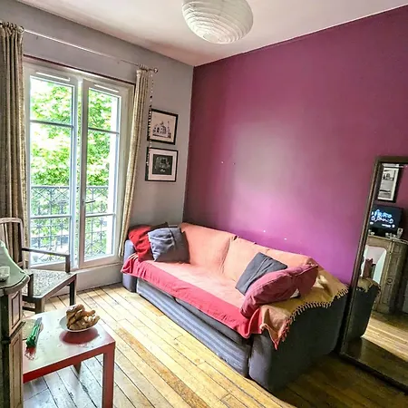 Classic Parisian 2 Bedroom Flat In 10 شقة