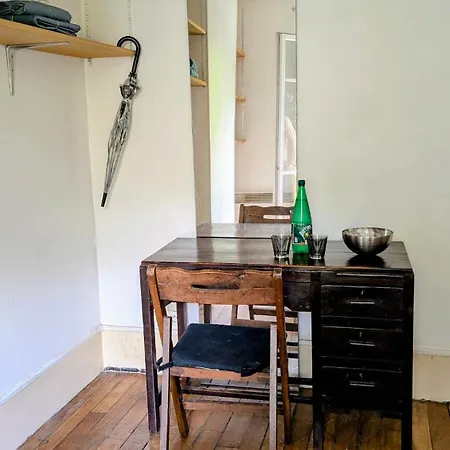 Classic Parisian 2 Bedroom Flat In 10 شقة