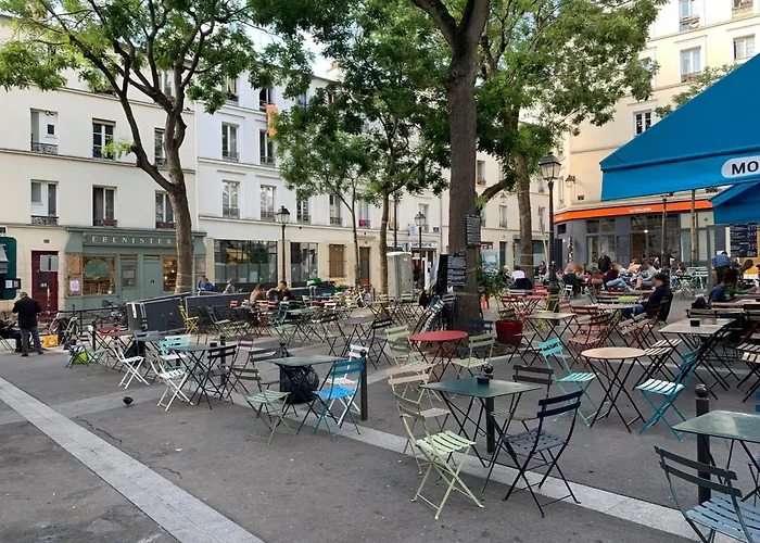 Classic Parisian 2 Bedroom Flat In 10 *