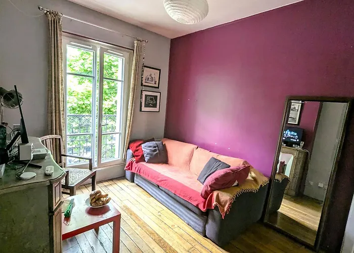 Classic Parisian 2 Bedroom Flat In 10 Апартаменты