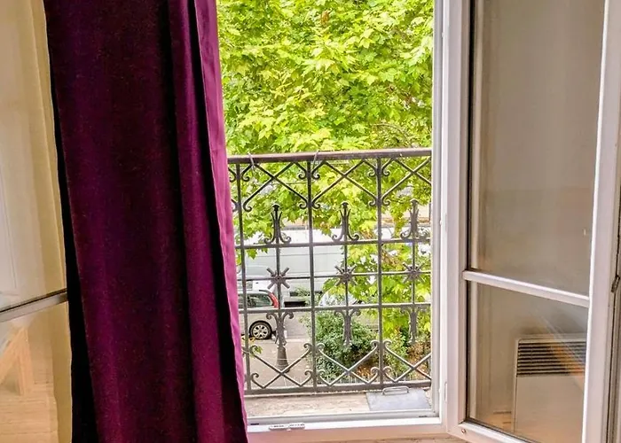 Апартаменты Classic Parisian 2 Bedroom Flat In 10 Париж